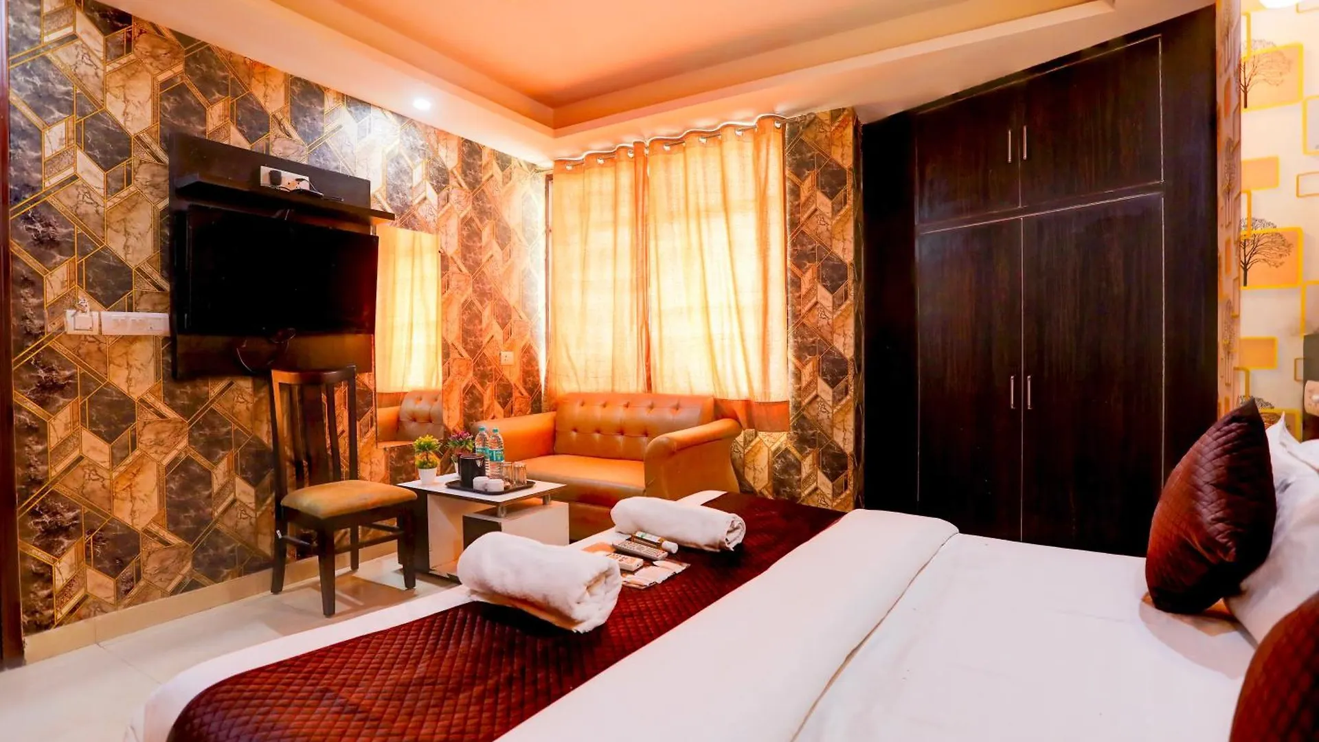 Hotel Luxury Global New Delhi 0*,