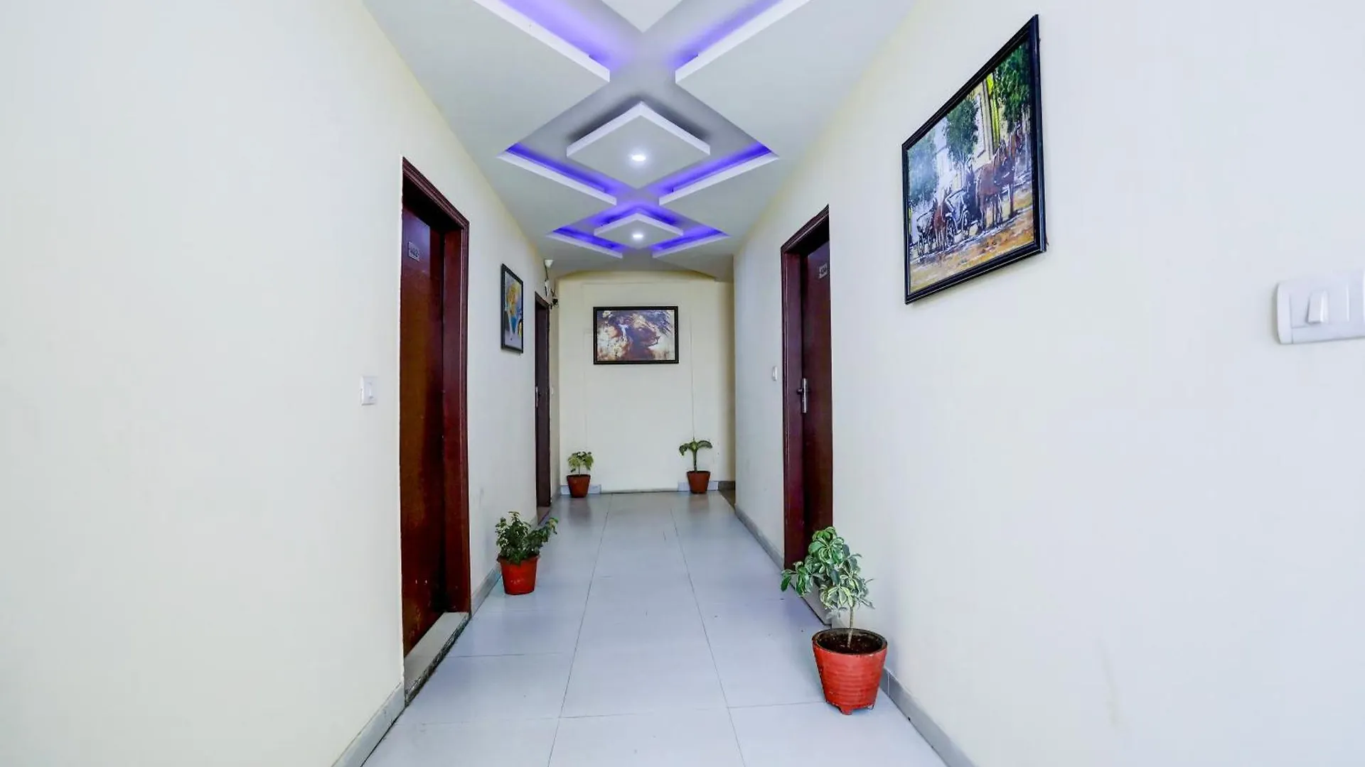 Hotel Luxury Global New Delhi 0*,